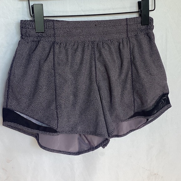 Lululemon hotty hot shorts - Picture 1 of 6